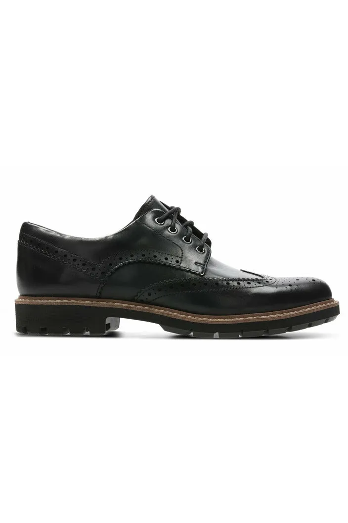 Clarks Batcombe Wing in black leather