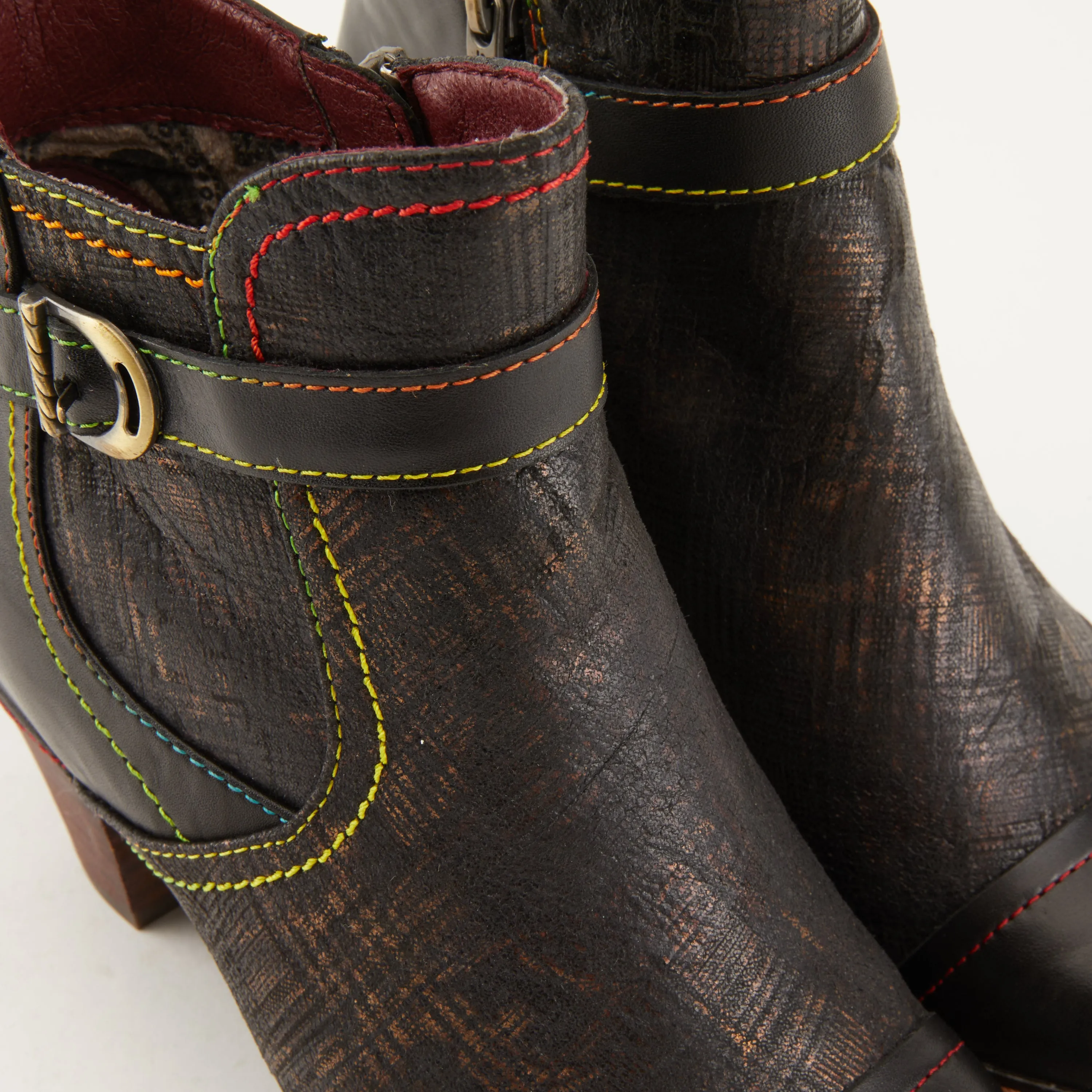 L'ARTISTE CAPTIVATE BOOTIES