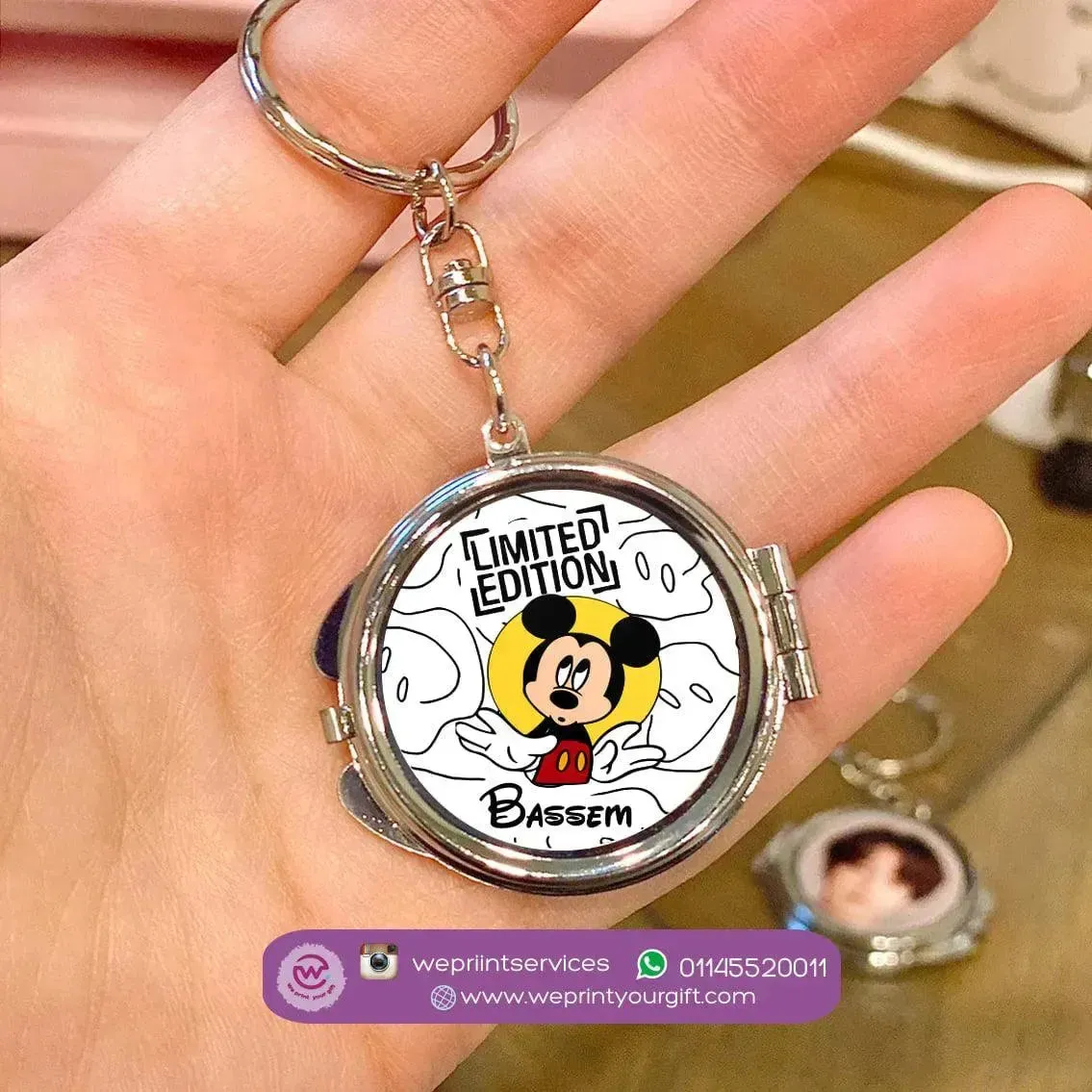 Metal Keychain -  With Inside Mirror - Minnie Mouse