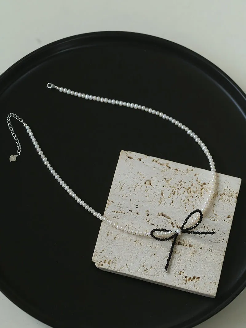 Rice Pearl Clavicle Chain Black Spinel Bow Necklace